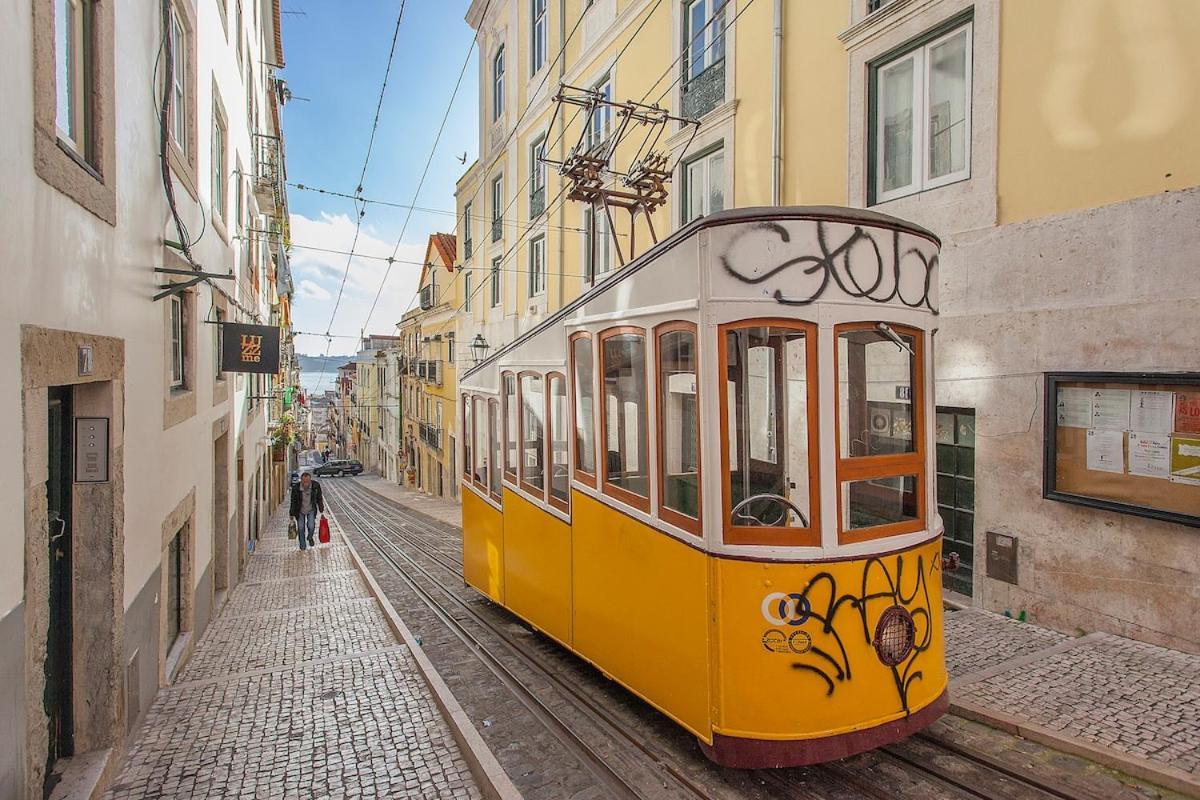 Apartment Terrace At Typical Bica And Chiado