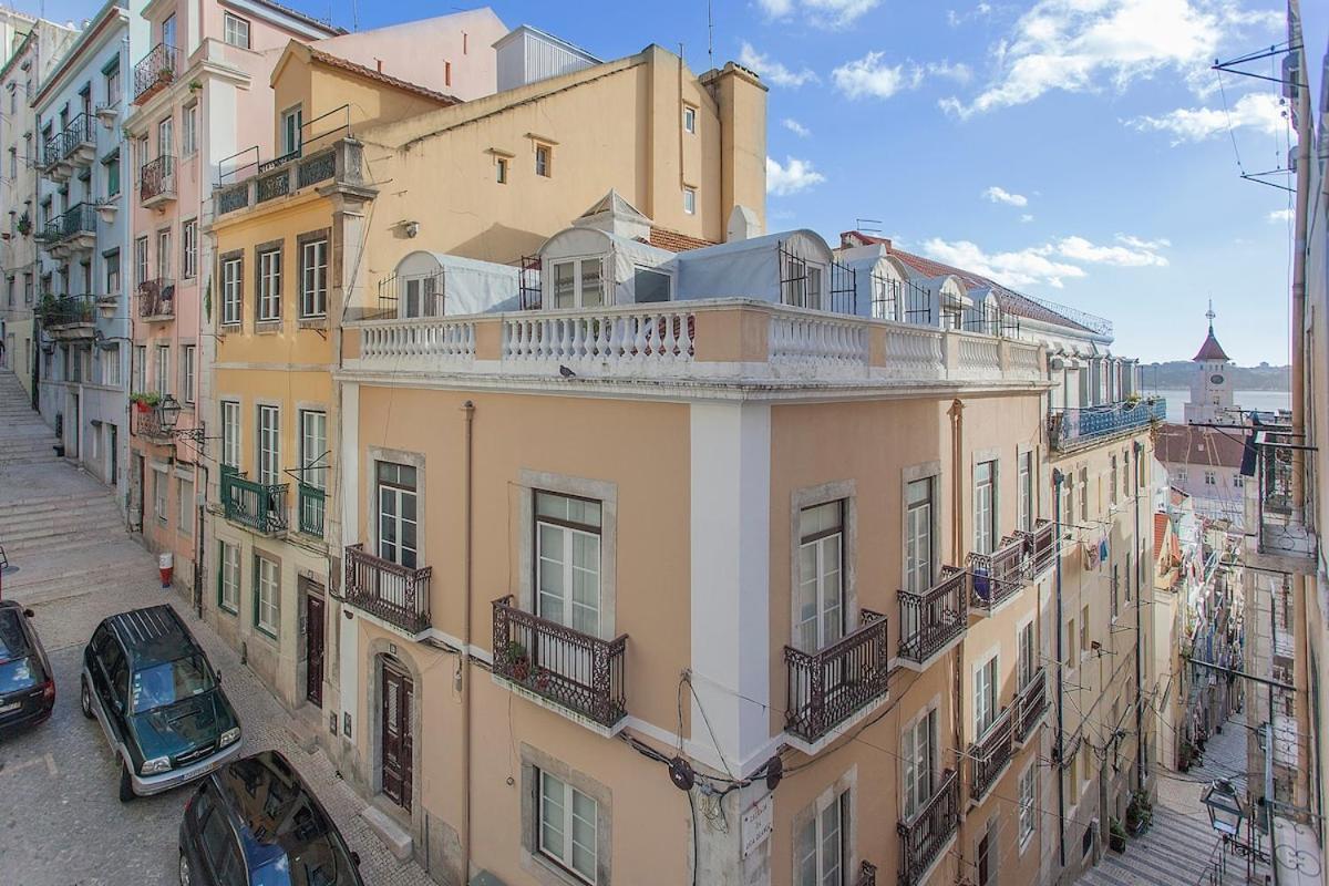 Terrace At Typical Bica And Chiado * Lissabon