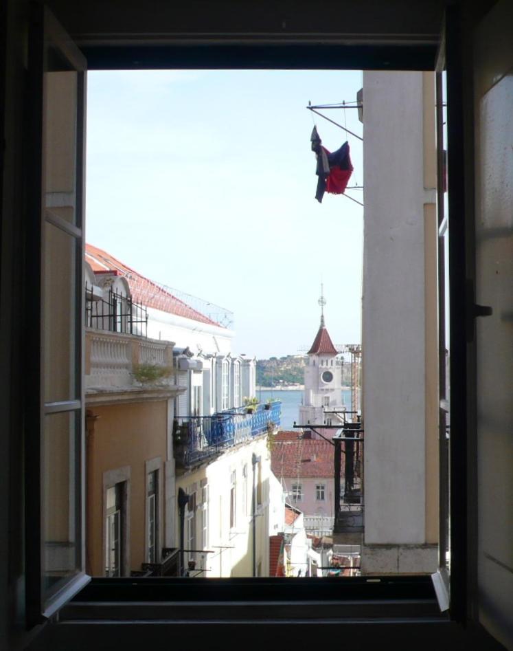 Apartment Terrace At Typical Bica And Chiado